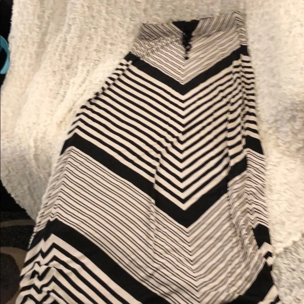 Michael Kors Black and White Striped maxi skirt - Picture 2 of 4